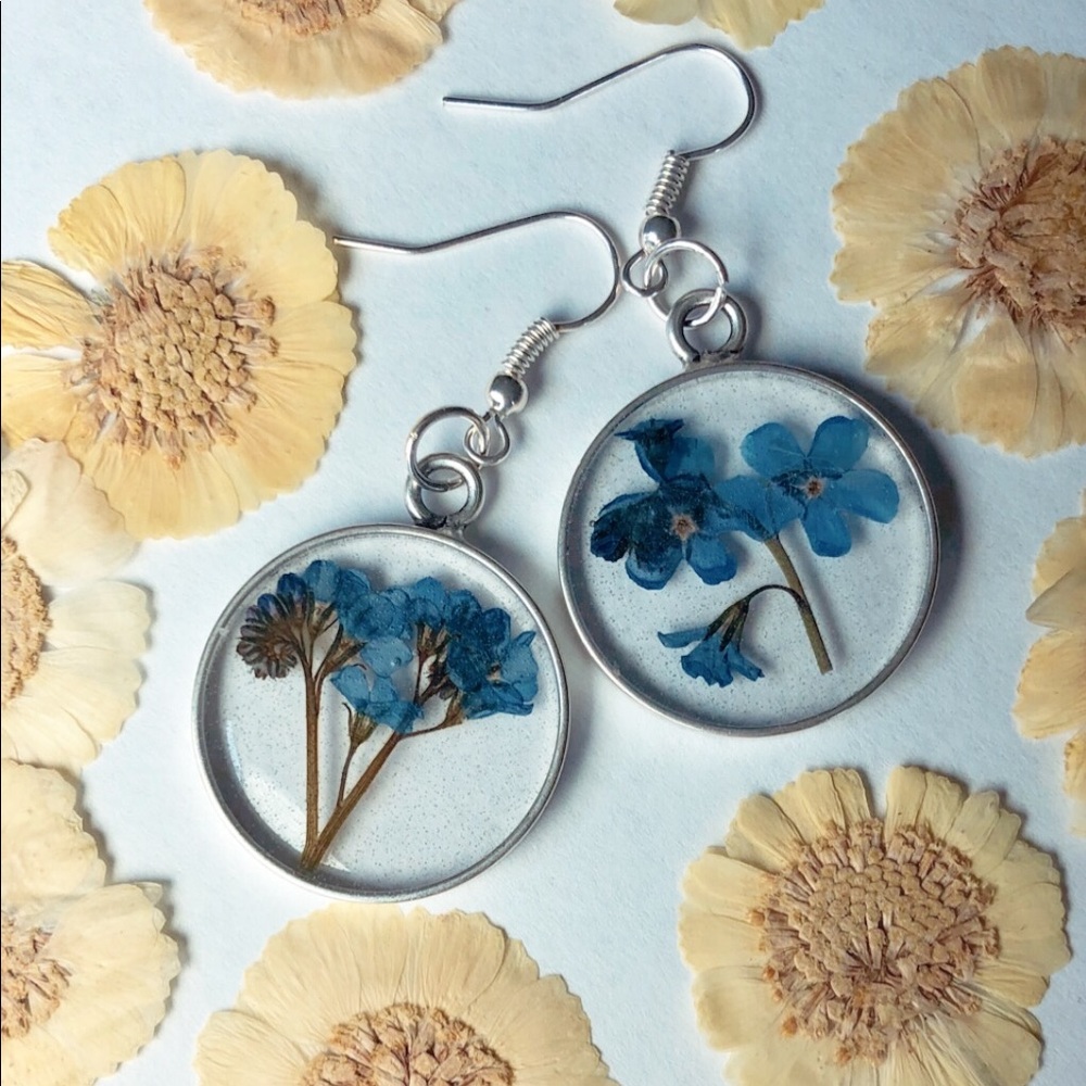 Forget-me-not silver circle earrings